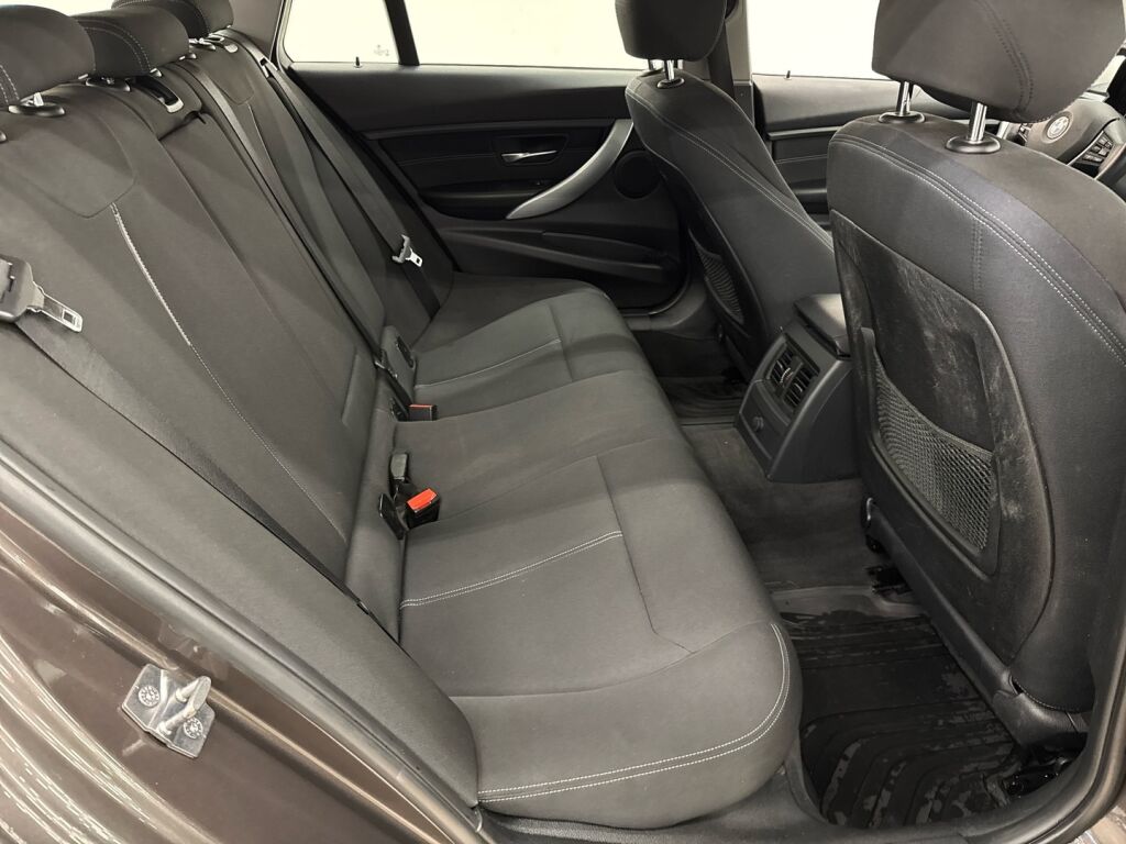 BMW 320 2013 Ruskea (beige)