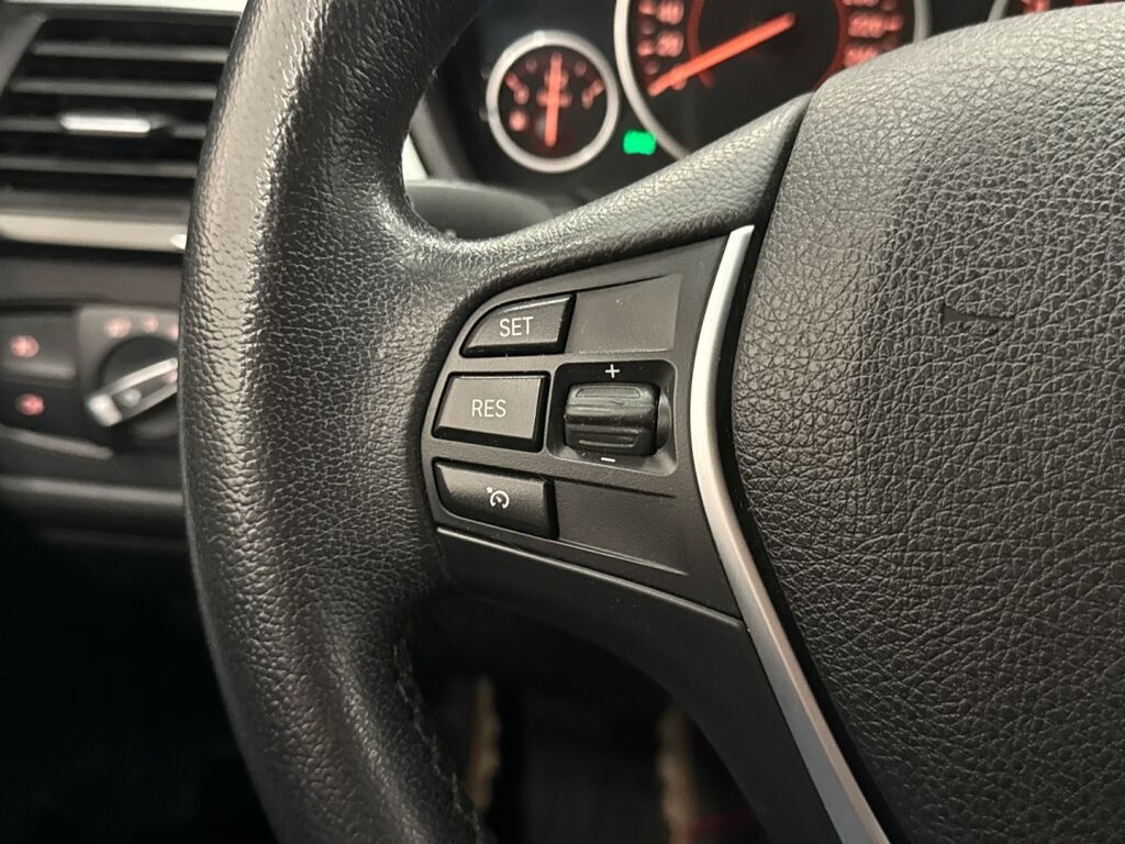 BMW 320 2013 Ruskea (beige)