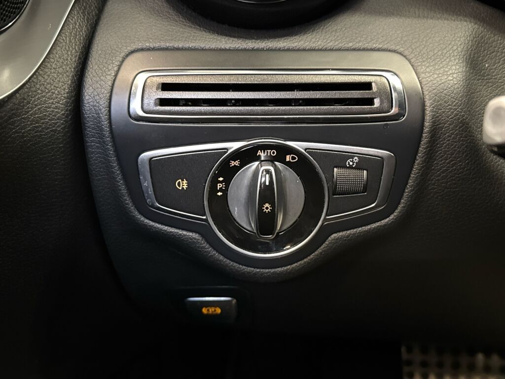 Mercedes-Benz C 2017 Musta