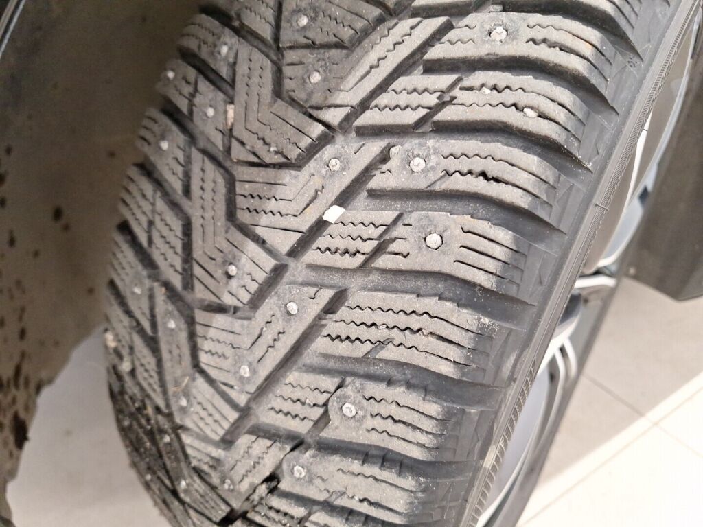 Volvo V60 2019 Musta