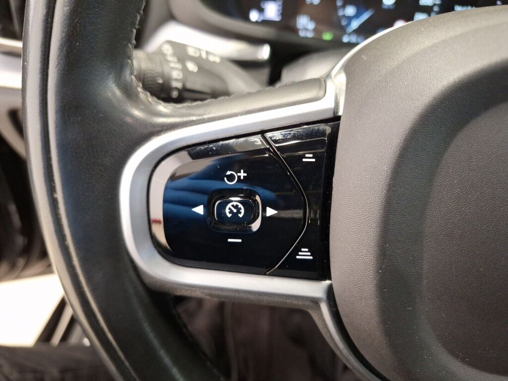 Volvo V60 2019 Musta