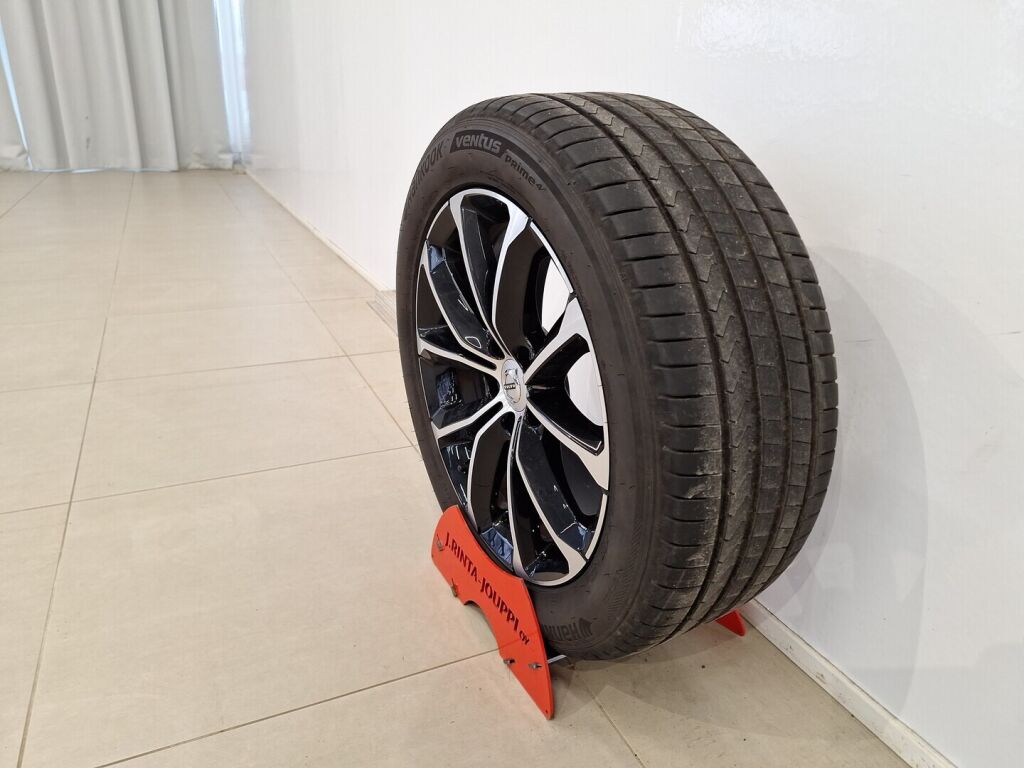 Volvo V60 2019 Musta