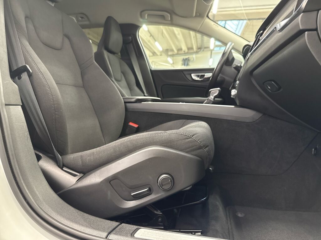 Volvo V60 2019 Valkoinen