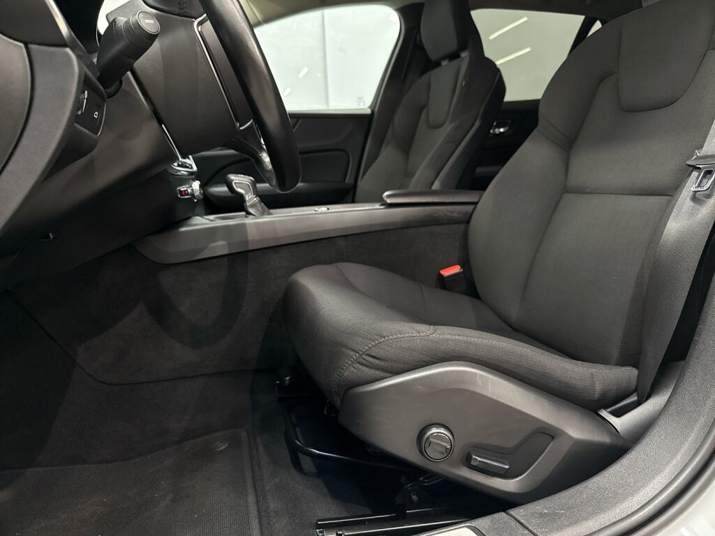 Volvo V60 2019 Valkoinen