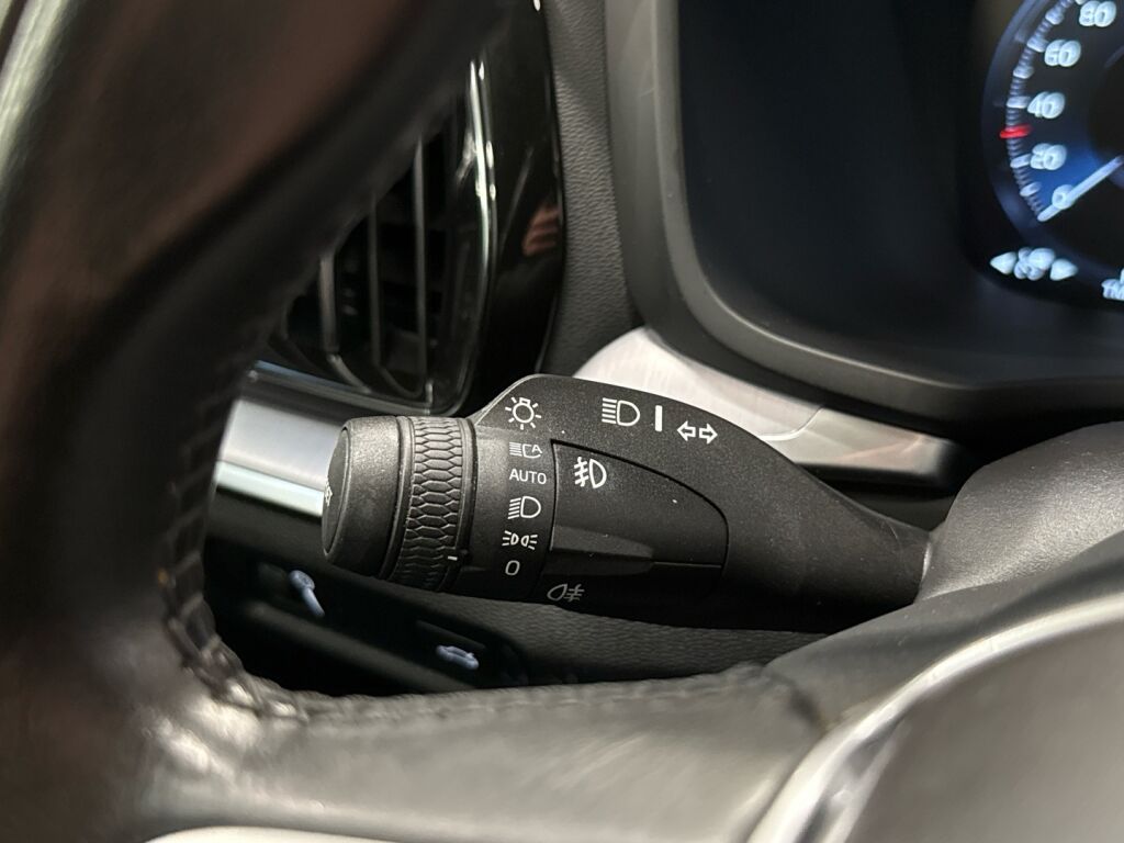 Volvo V60 2019 Valkoinen