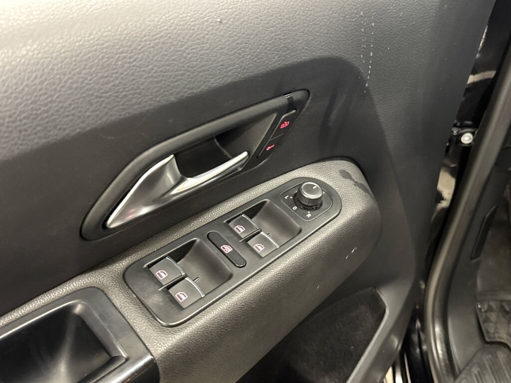 Volkswagen Amarok 2019 Musta