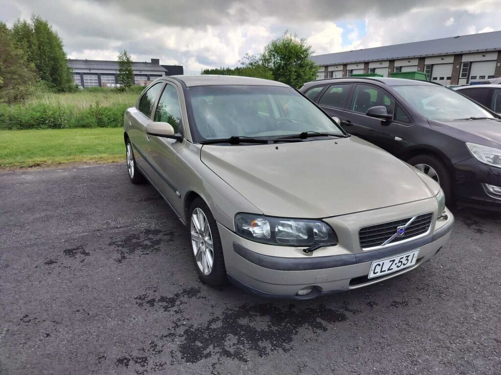 Volvo S60 2003 Ruskea (beige)