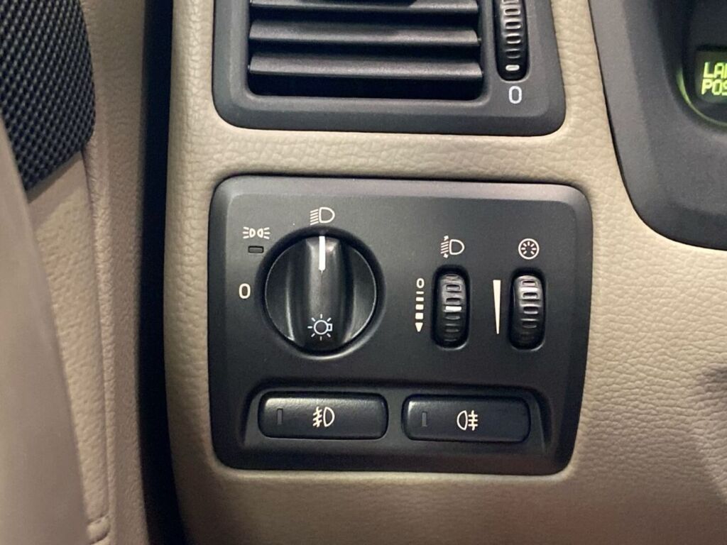 Volvo S60 2003 Ruskea (beige)