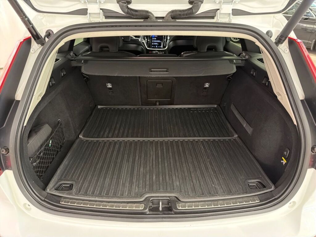 Volvo V60 2019 Valkoinen