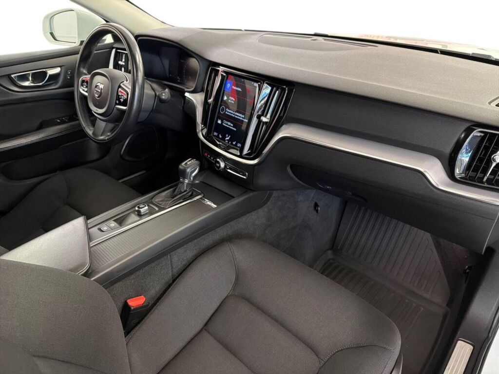 Volvo V60 2019 Valkoinen