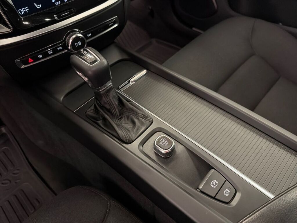 Volvo V60 2019 Valkoinen
