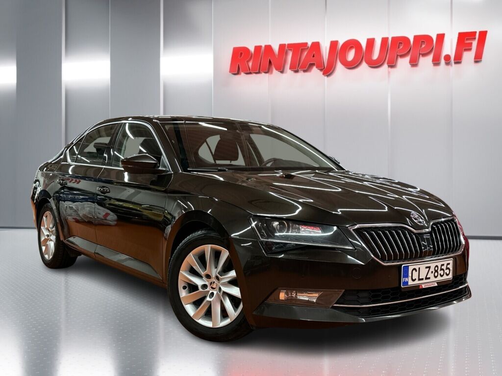 Skoda Superb 2019 Ruskea (beige)