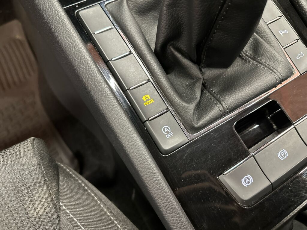 Skoda Superb 2019 Ruskea (beige)