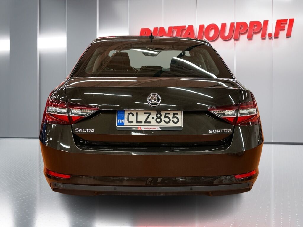 Skoda Superb 2019 Ruskea (beige)