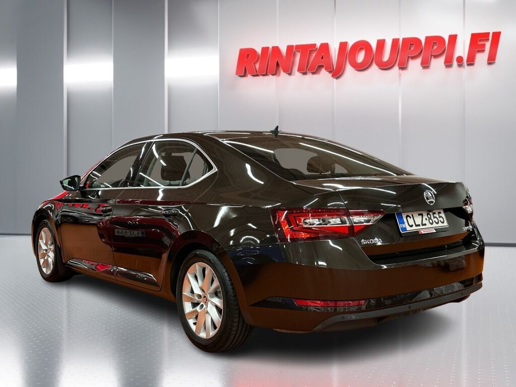 Skoda Superb 2019 Ruskea (beige)