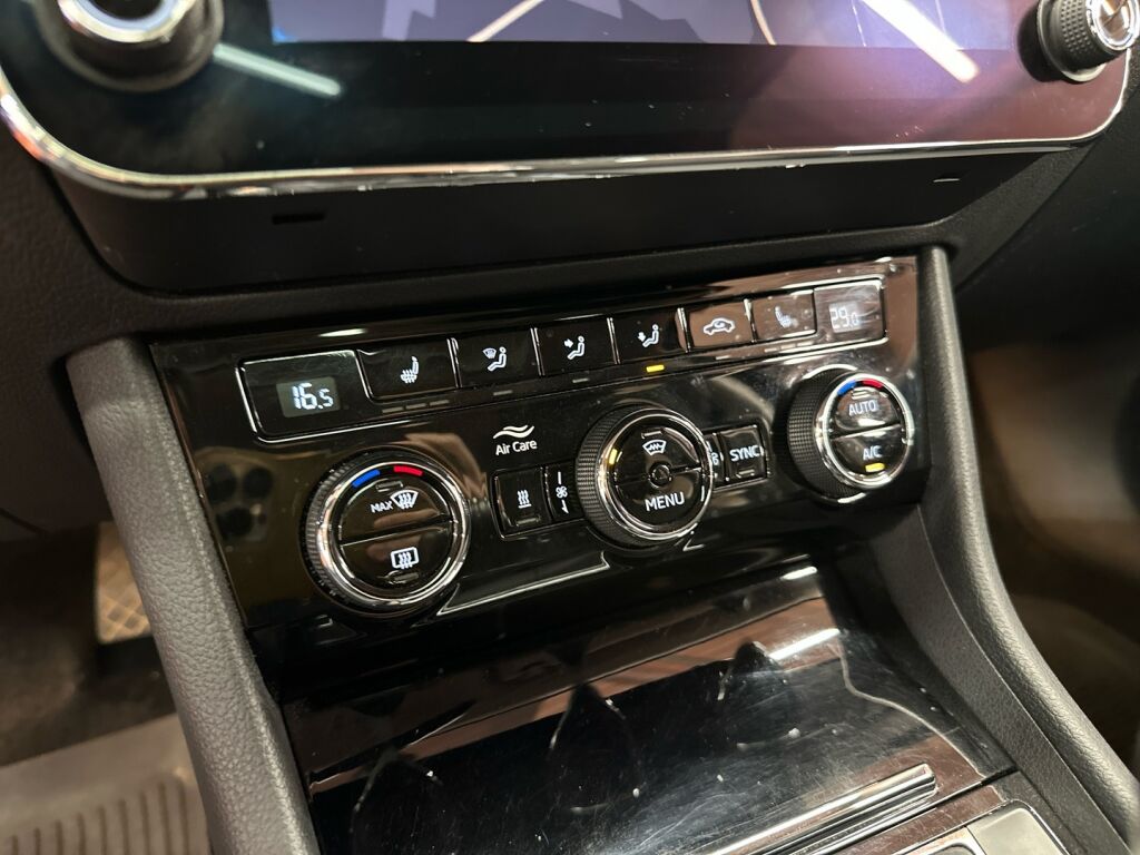 Skoda Superb 2019 Ruskea (beige)