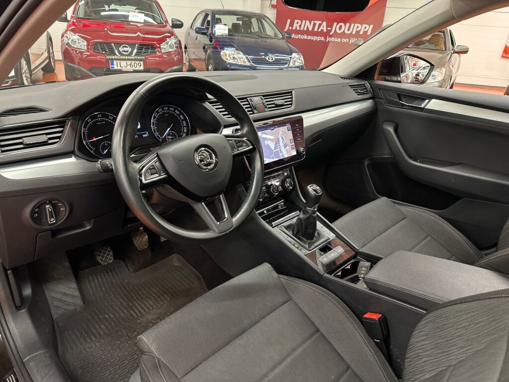 Skoda Superb 2019 Ruskea (beige)
