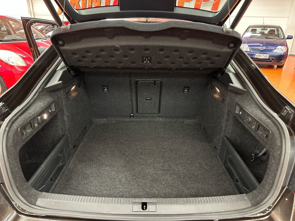 Skoda Superb 2019 Ruskea (beige)