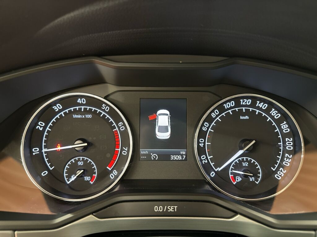 Skoda Superb 2019 Ruskea (beige)