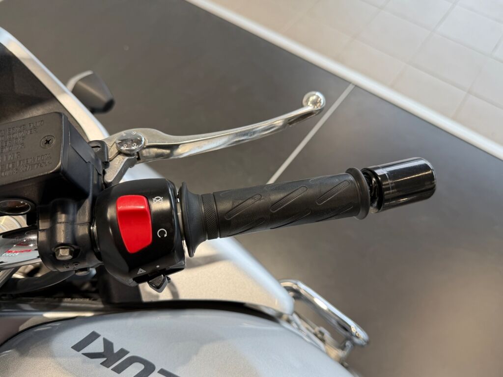 Suzuki GSF 2003 