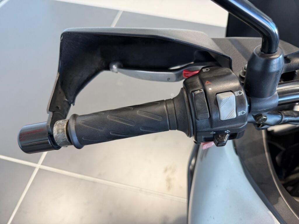Suzuki DL 2004 Harmaa