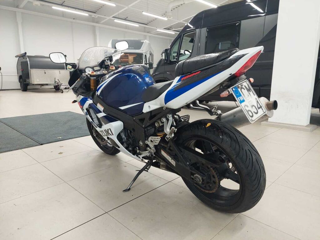 Suzuki GSX-R 2004 moniväri