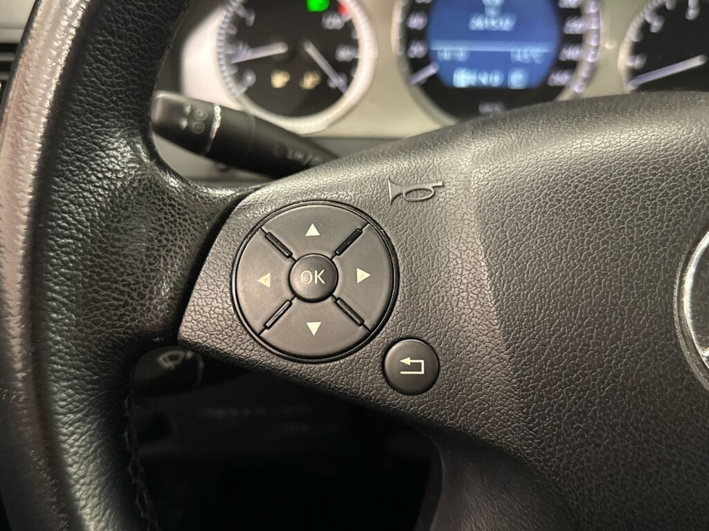 Mercedes-Benz C 2009 Musta