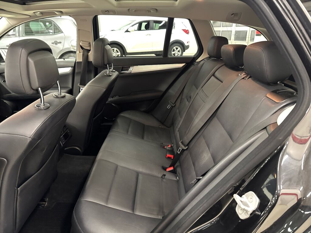 Mercedes-Benz C 2009 Musta