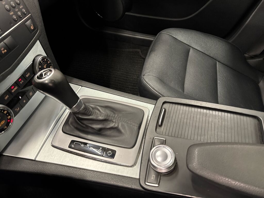 Mercedes-Benz C 2009 Musta