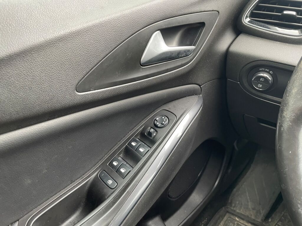 Opel Grandland X 2019 Musta