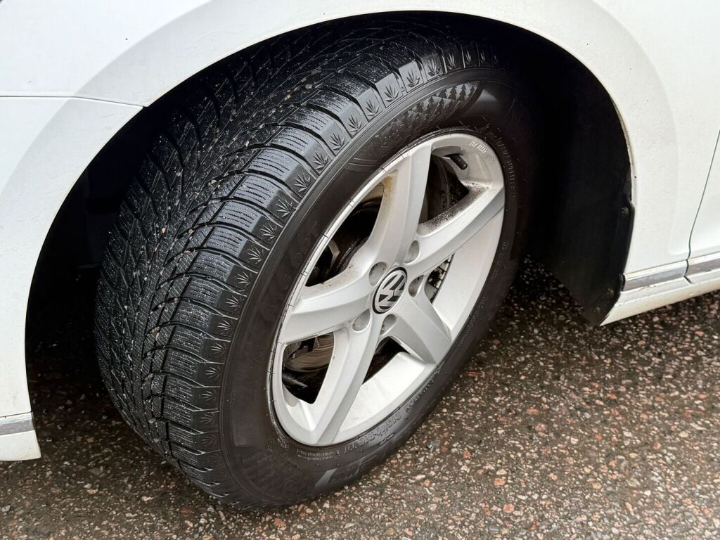 Volkswagen Passat 2015 Valkoinen