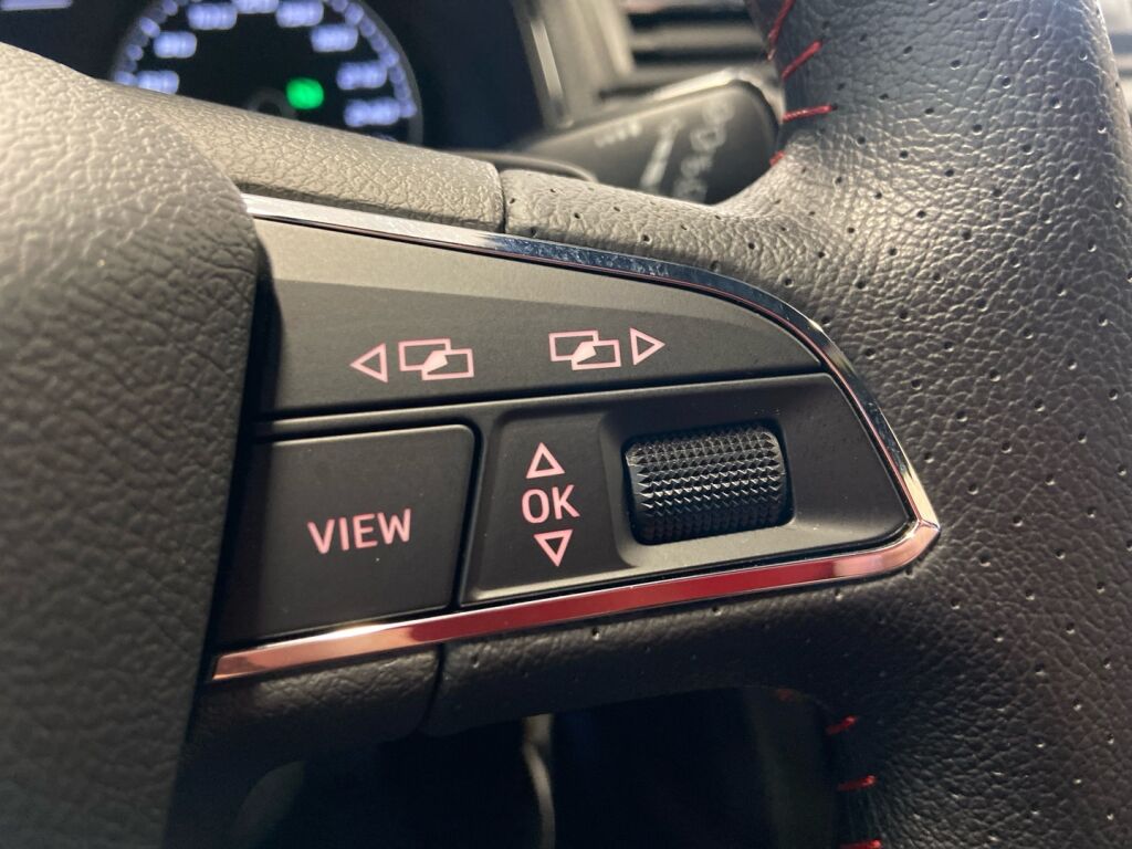 Seat Arona 2019 Punainen