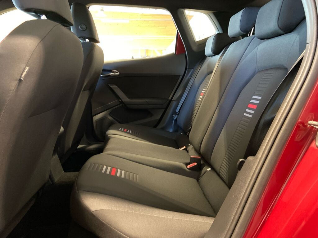 Seat Arona 2019 Punainen