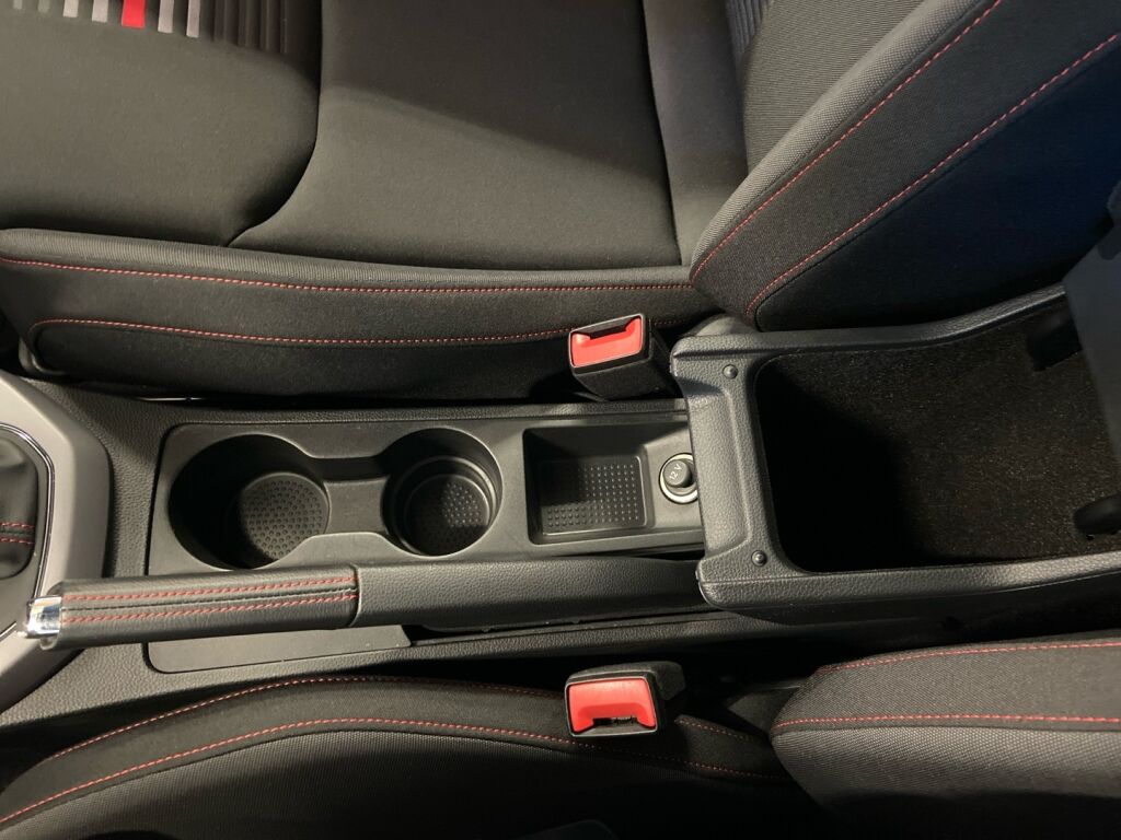Seat Arona 2019 Punainen