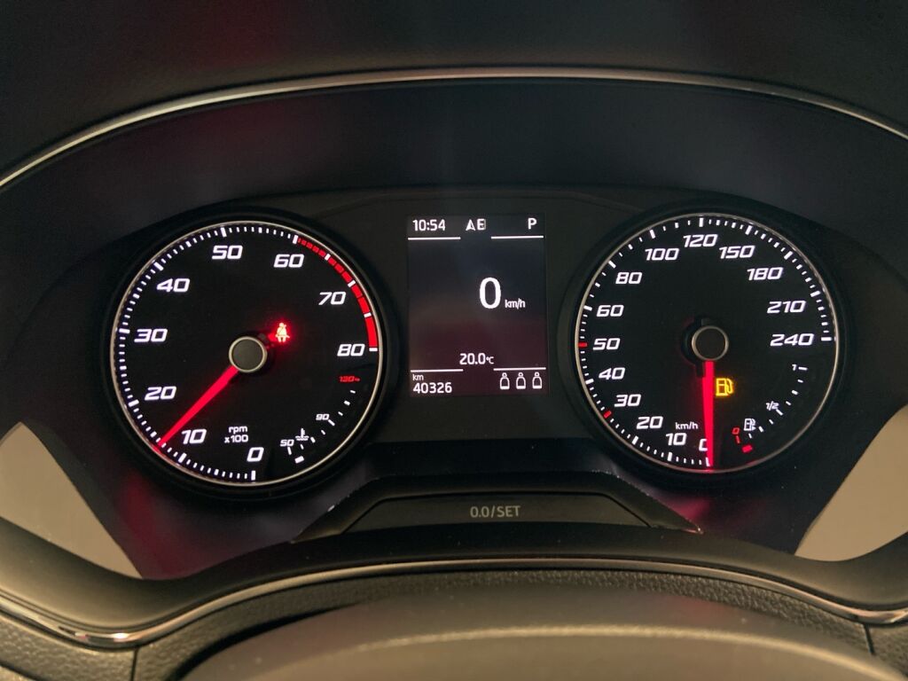 Seat Arona 2019 Punainen