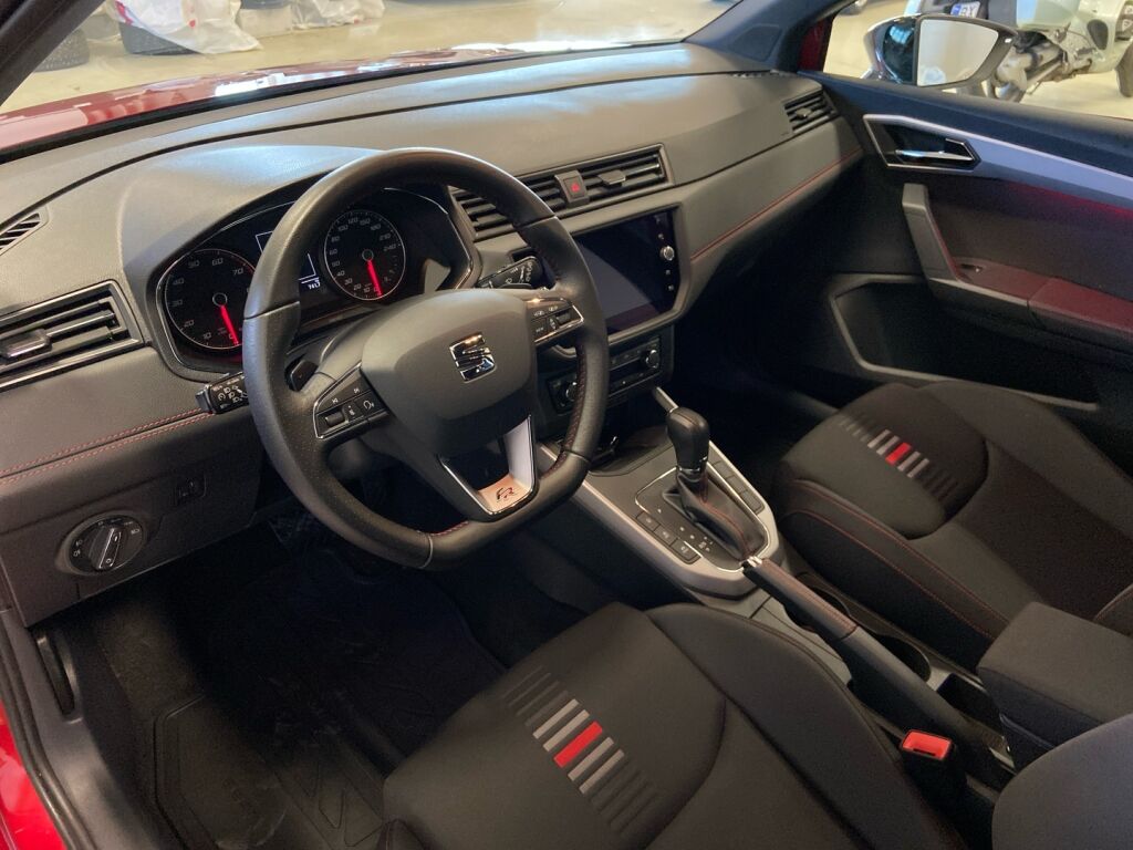 Seat Arona 2019 Punainen