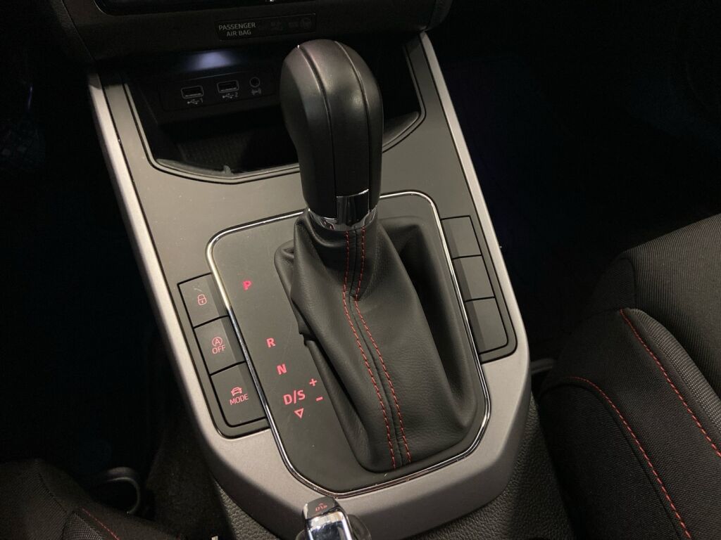 Seat Arona 2019 Punainen