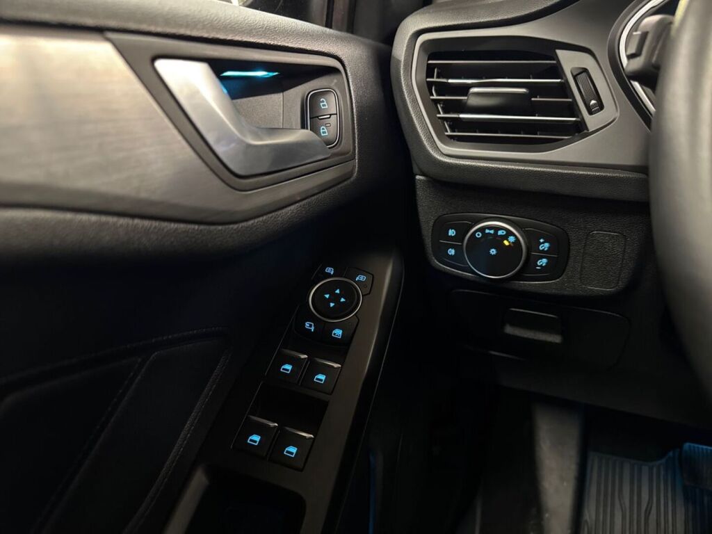 Ford Focus 2019 Sininen