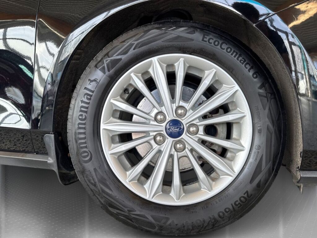 Ford Focus 2019 Musta