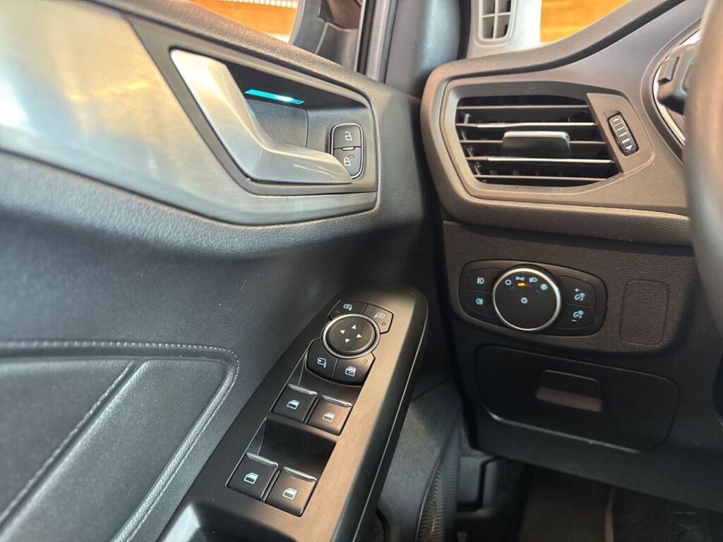 Ford Focus 2019 Musta