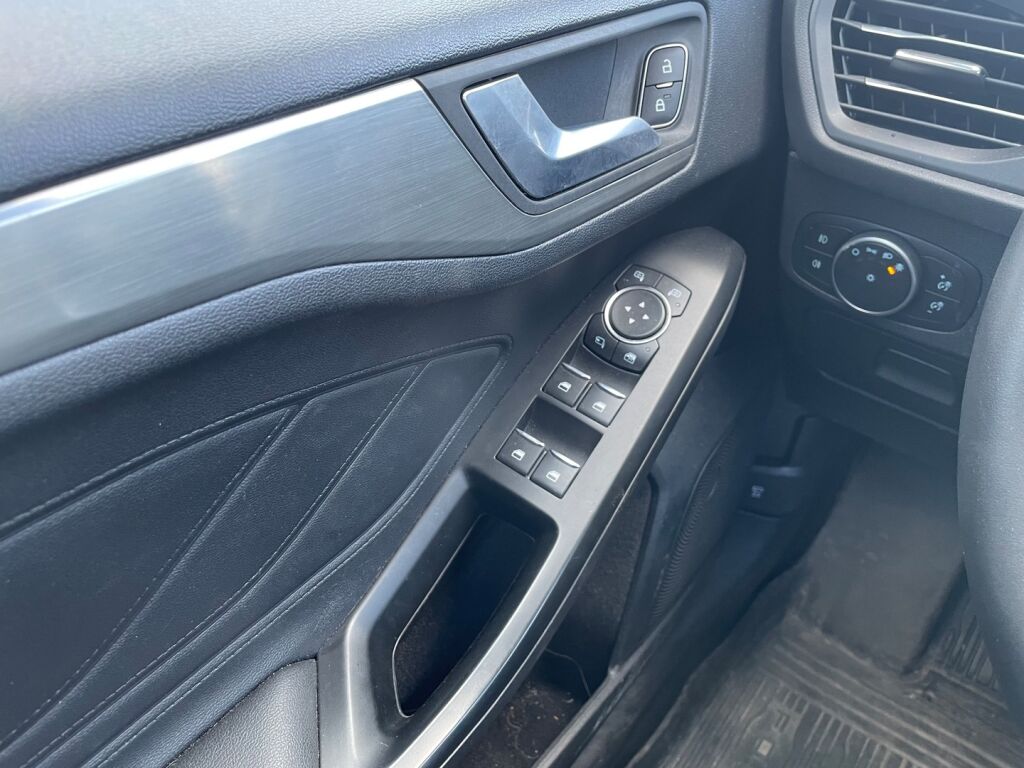 Ford Focus 2019 Musta