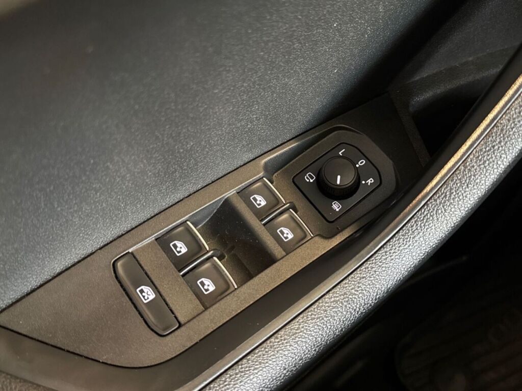 Skoda Karoq 2019 Punainen