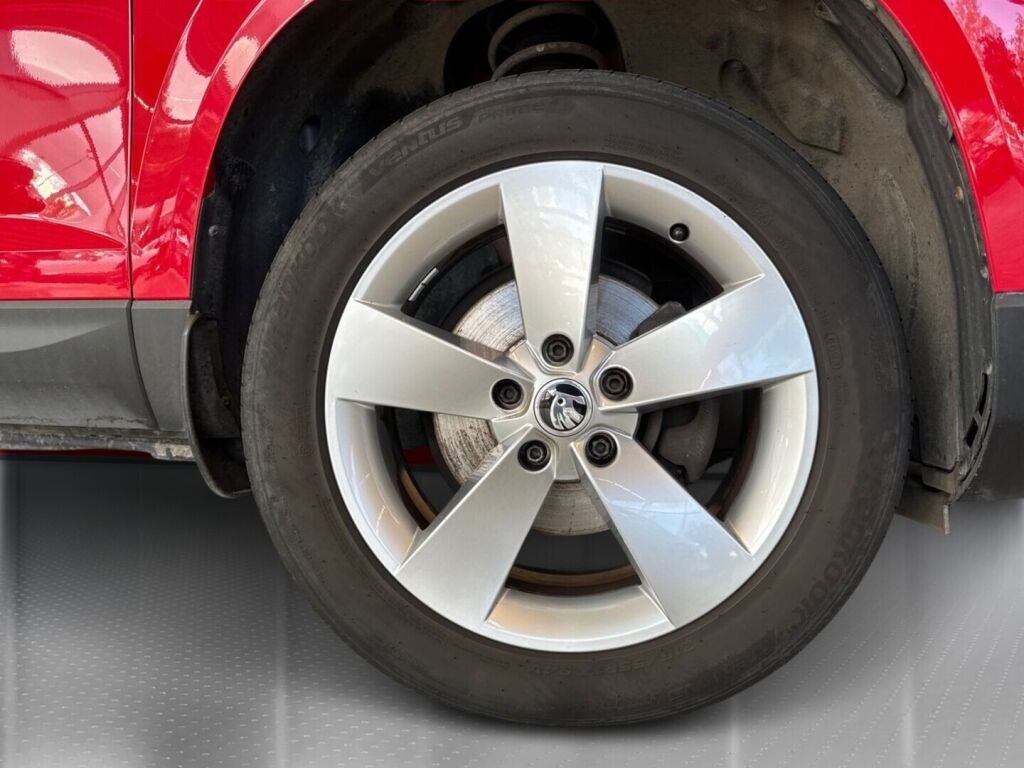 Skoda Karoq 2019 Punainen