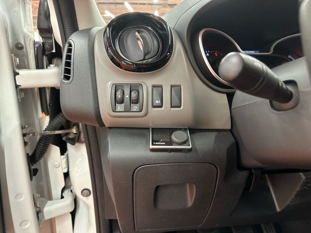 Nissan NV300 2019 Valkoinen