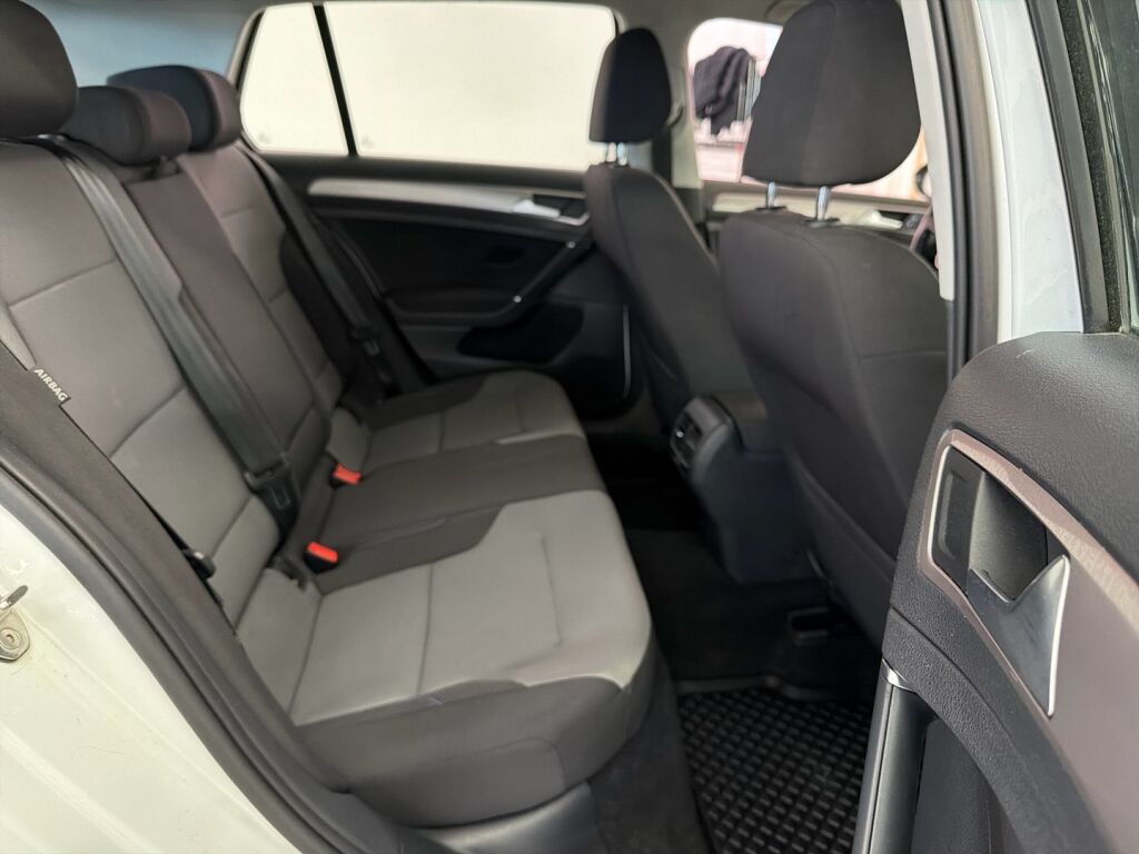 Volkswagen Golf 2015 Valkoinen