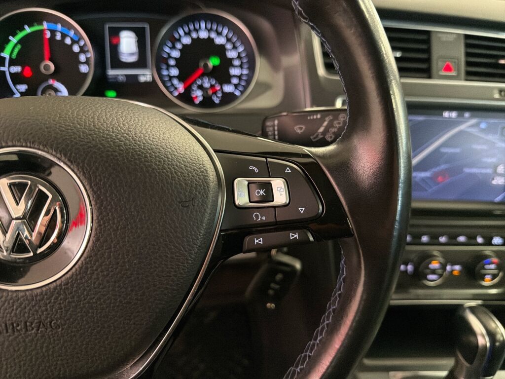 Volkswagen Golf 2015 Valkoinen