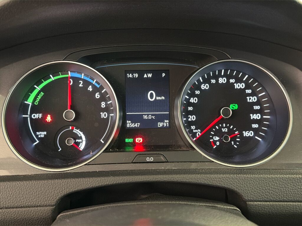 Volkswagen Golf 2015 Valkoinen