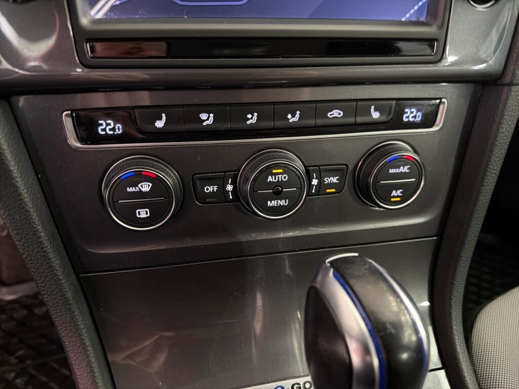 Volkswagen Golf 2015 Valkoinen