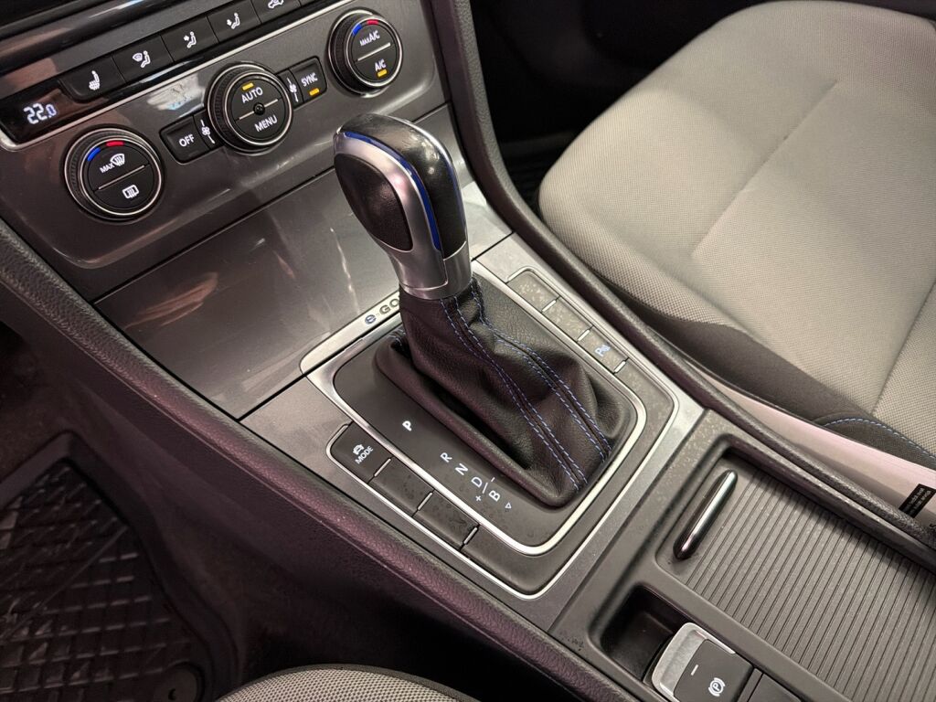 Volkswagen Golf 2015 Valkoinen