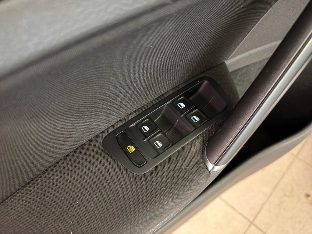 Volkswagen Golf 2015 Valkoinen